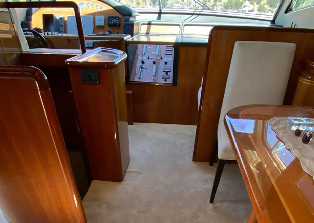 Tekne halısı yıkama ve kurutma — kabin ve salon halıları